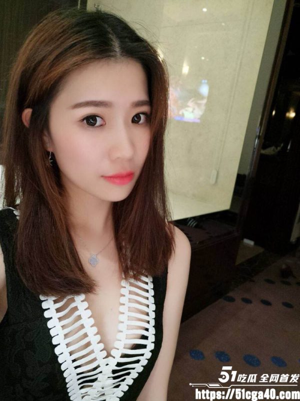 江苏高校极品班花不雅视频泄露 SM调教带狗链舔脚 被大鸡巴甩脸羞辱 反差感爆棚！-51吃瓜网