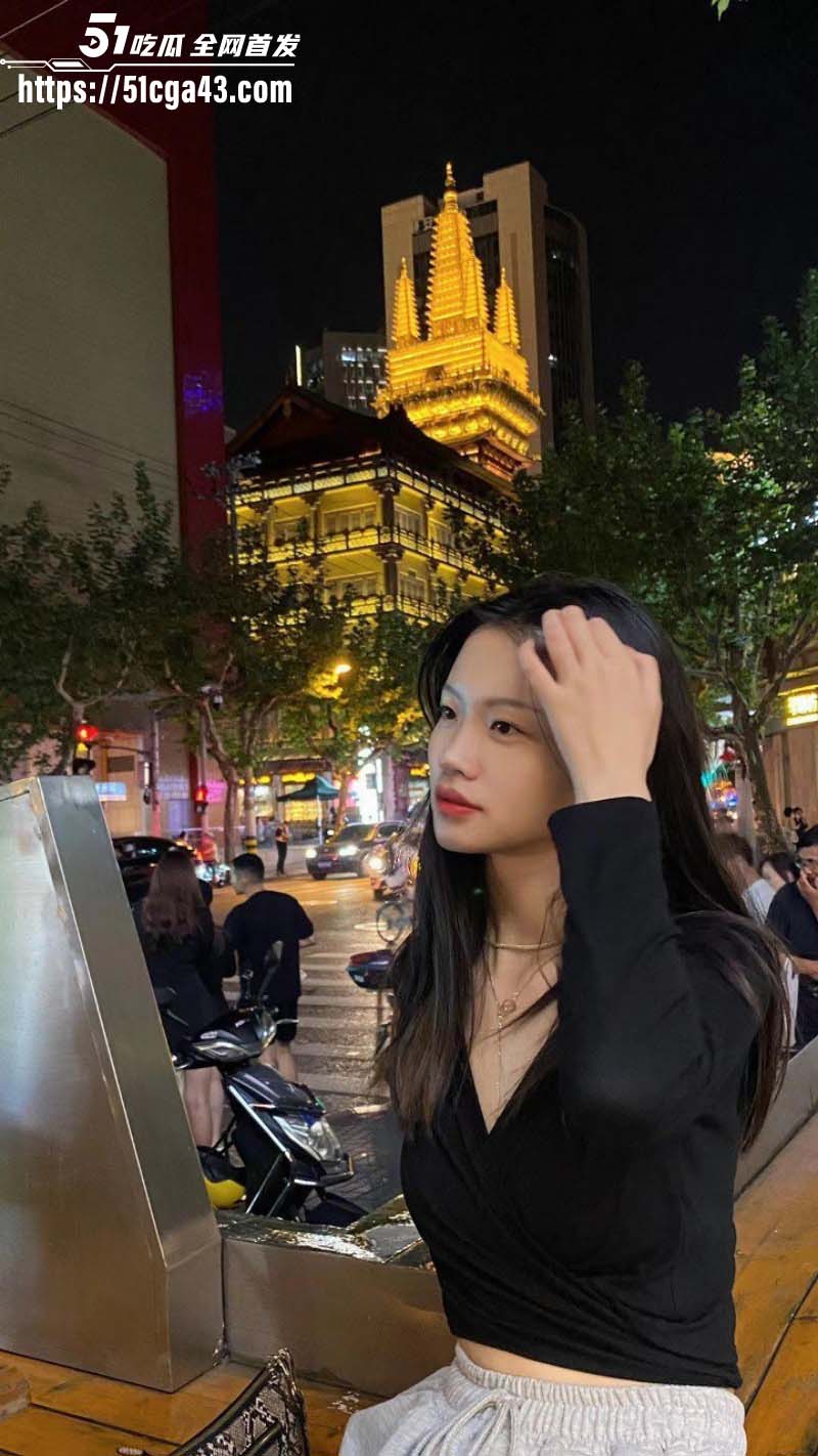 广东中山大学医学院学妹 被富二代男友玩腻后曝光大量私拍 完美露脸反差感突破天际！ - 51吃瓜网-51吃瓜网