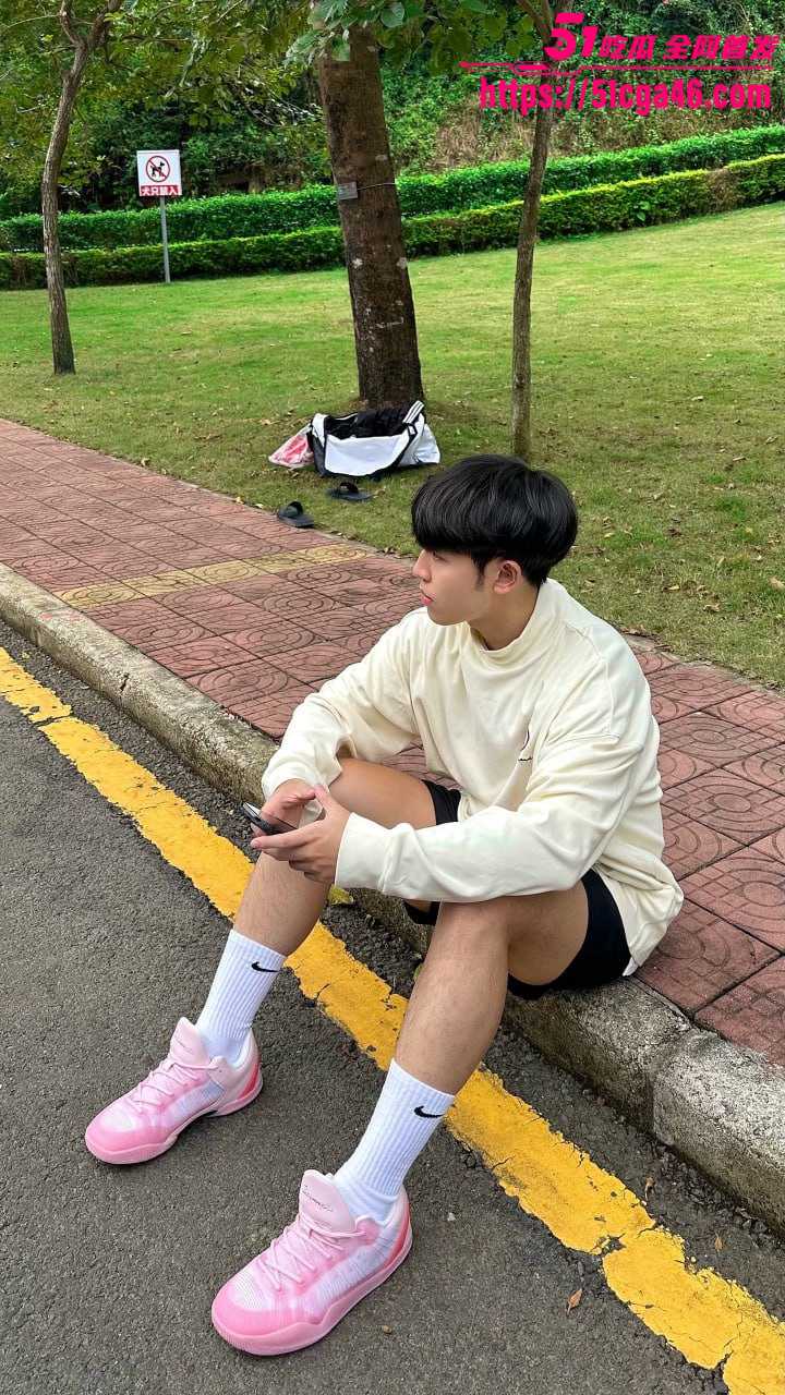 湖南18岁男高 QQ群自曝暑假卖屁股经历 一晚上两小时只收190 这八块腹肌小鲜肉不比红姐香啊？ - 51吃瓜网-51吃瓜网