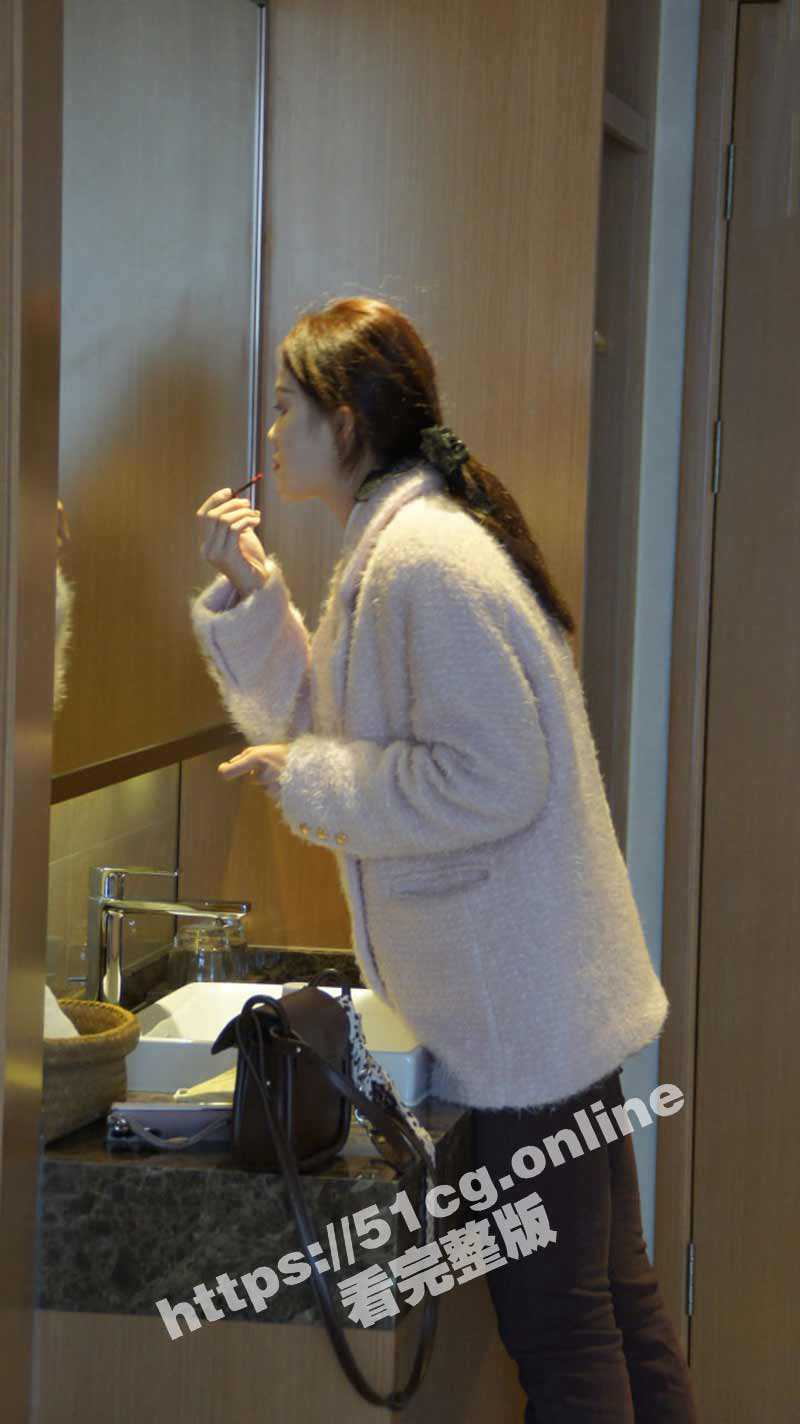 大学生妹子酒店私拍人体写真 被摄影师加钱潜规则 - 51吃瓜网-51吃瓜网