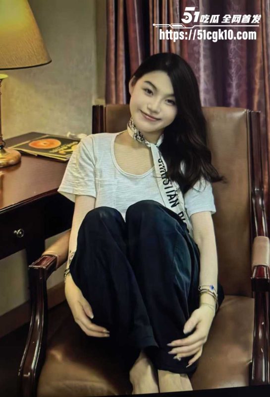 北京气质美女不雅视频被男友卖出 吸屌舔肛舌功了得 全程露脸被凌虐爆操！-51吃瓜网
