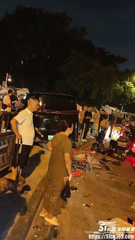 广州海珠区车祸惊魂！新南路庄头公园北门6人受伤 40岁司机被控 现场惨烈无比！-51吃瓜网