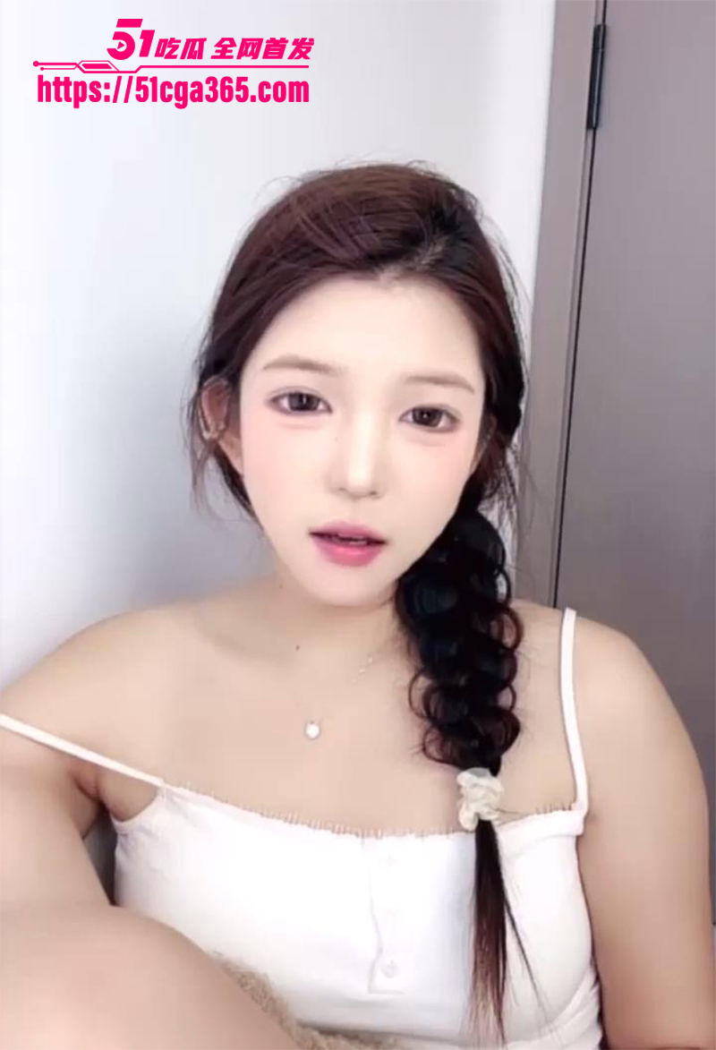顶级绿播女神 小喵饼饼 下海裸舞首秀！淫骚身姿摇晃爆乳 褪内裤露茂盛小穴 完美肉体等你舔屏！ - 51吃瓜网-51吃瓜网