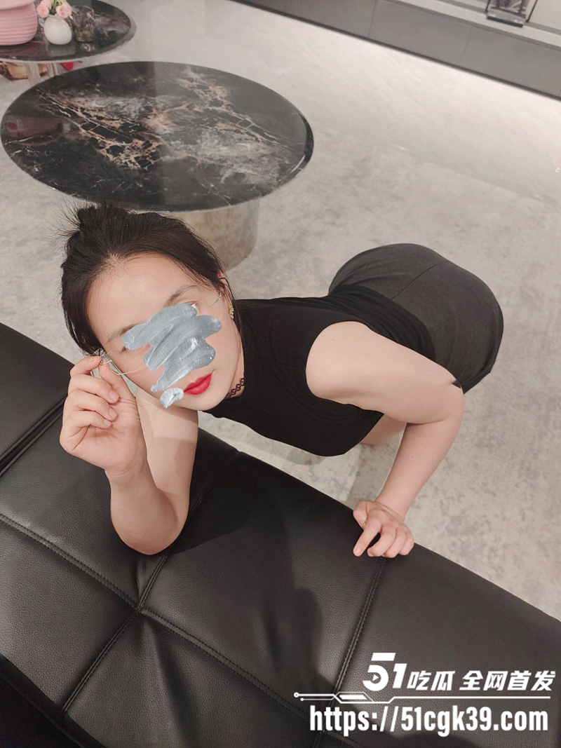 推特黑丝美艳骚妇 黑丝美腿勾魂 翘臀白虎蝴蝶逼上挂铃铛 淫荡自慰后入猛操淫水直流！ - 51吃瓜网-51吃瓜网