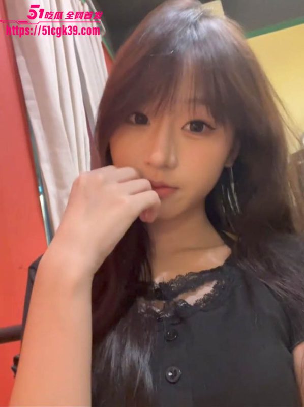 广东极品高中生 刘子怡 与男友做爱视频曝光 纤细身材骚穴粉嫩 情趣制服诱惑至极 打桩后入淫叫震天！-51吃瓜网