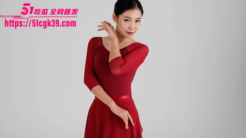 极品舞蹈模特 裸舞大秀福利流出 纤腰长腿撩拨心弦 骚逼粉嫩阴毛旺盛 性感裸舞极致诱惑！-51吃瓜网