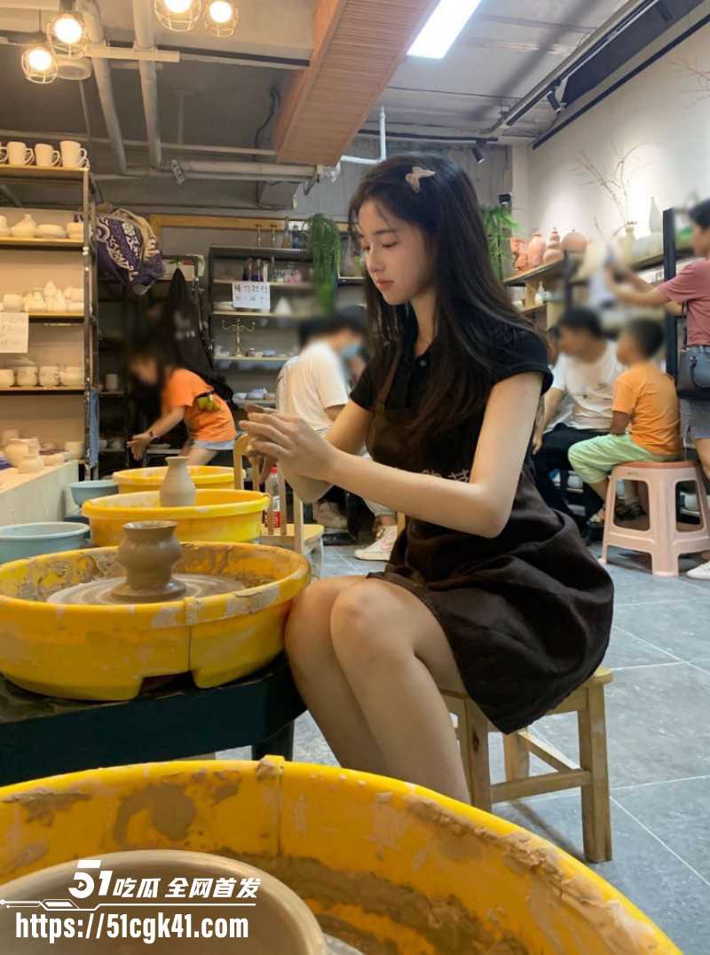 河南郑州神颜校花 吕可盈 为捞金屈身金主 被一晚四次疯狂蹂躏 后入暴操浪叫不止！ - 51吃瓜网-51吃瓜网