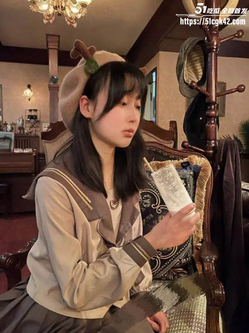 成都商学院大四学姐 邵依依 为求奢靡生活下海沦为校园公交车 出租屋内接客多姿势性爱 呻吟不断极致淫骚！ - 51吃瓜网-51吃瓜网
