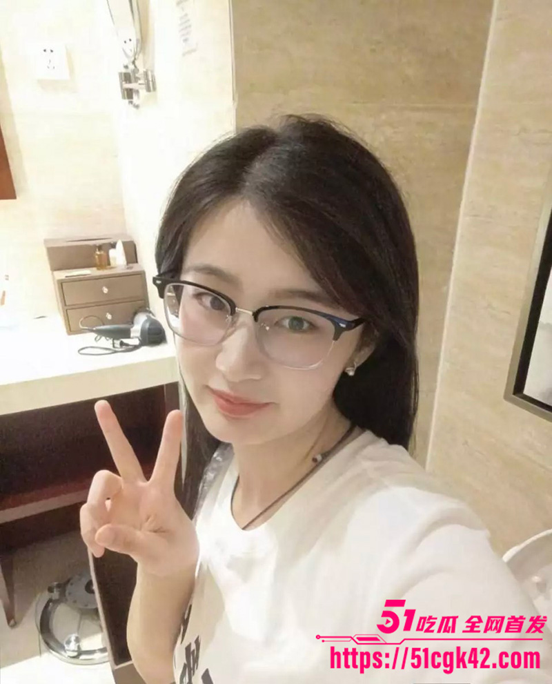 郑州风骚少妇 杨雪琪 瞒夫卖淫 前凸后翘极品身材 露脸口交淫荡不堪 无套后入猛操内射！ - 51吃瓜网-51吃瓜网