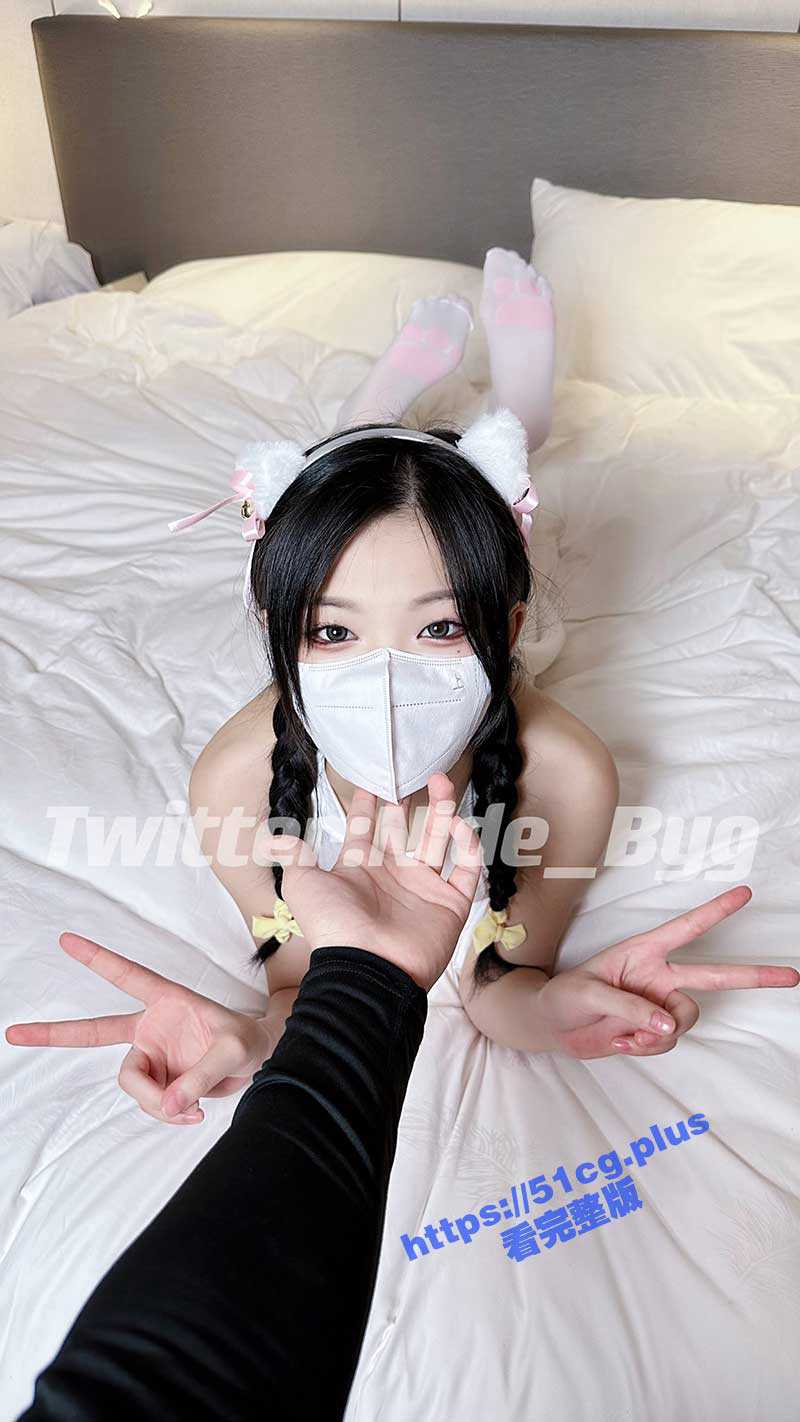 探花系列 大神唐伯虎 酒店爆操粉嫩白虎小穴学妹 脖子上的铃铛边操边响 扯着衣服冲刺内射 - 51吃瓜网-51吃瓜网