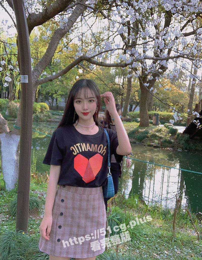 新瓜爆料 吉林大学 反差淫娃校花李婷 性爱视频遭流出！“爸爸用力操我的小骚逼” - 51吃瓜网-51吃瓜网