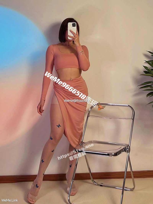 抖音百万粉丝网红「鹿瑶」微密圈视图 搔首弄姿大秀身材！-51吃瓜网