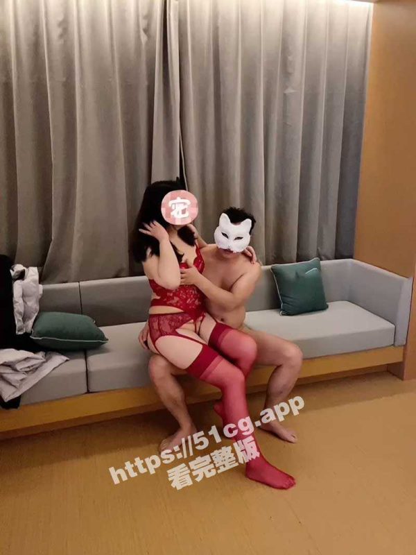 推特 绿帽淫妻大神 白噪音 3月最新付费活动视频 单男 打桩机模式爆操红色情趣丝袜淫妻-51吃瓜网