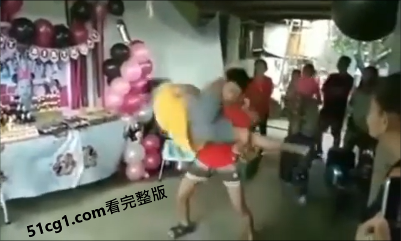 给大家表演一支舞，名叫番茄炒蛋-51吃瓜网