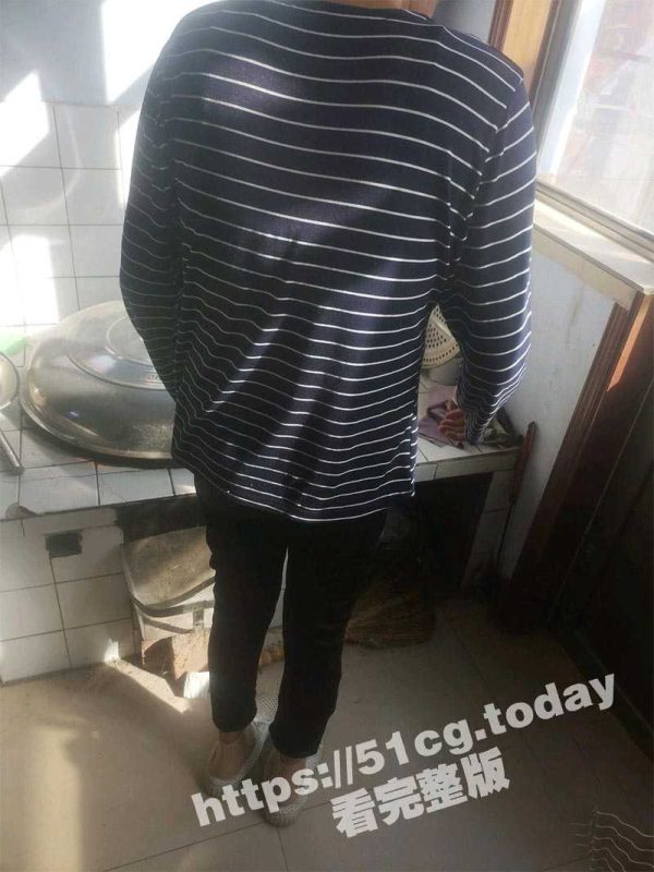 真实母子乱伦 我和我的妈妈 趁妈妈喝醉把把妈妈操了 后续还下药迷翻妈妈后爆操 导致妈妈跟我关系决裂-51吃瓜网