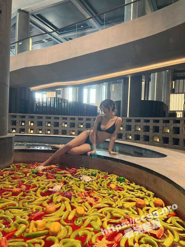 骚鸡 阿朱 来泡火锅温泉啦 喜欢清汤的还是麻辣的？-51吃瓜网