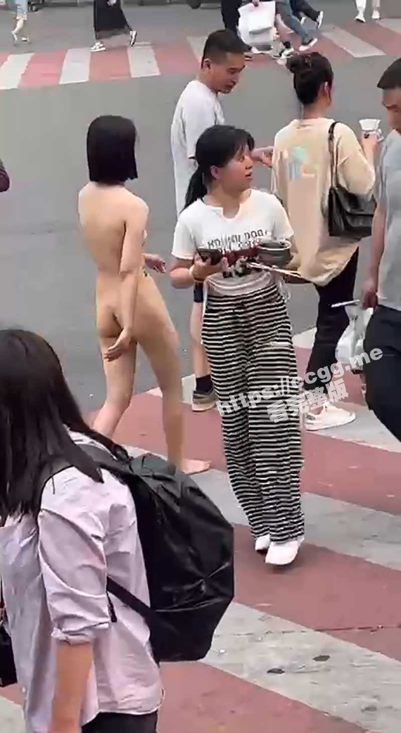 长沙五一广场女子裸奔！ 长沙五一广场 惊现一女子裸体在人群中穿行 网传只为气男友 - 51吃瓜网-51吃瓜网