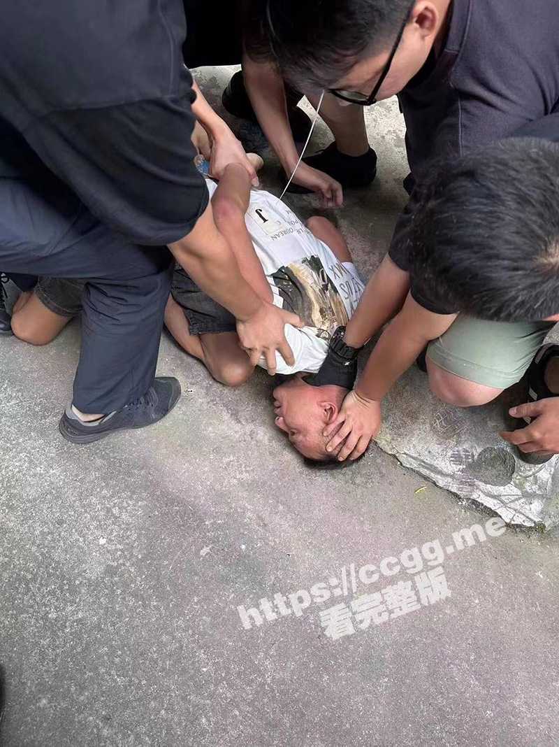 广西南宁一男子反复殴打便利店收银员 收银员报警尖叫大喊！ - 51吃瓜网-51吃瓜网