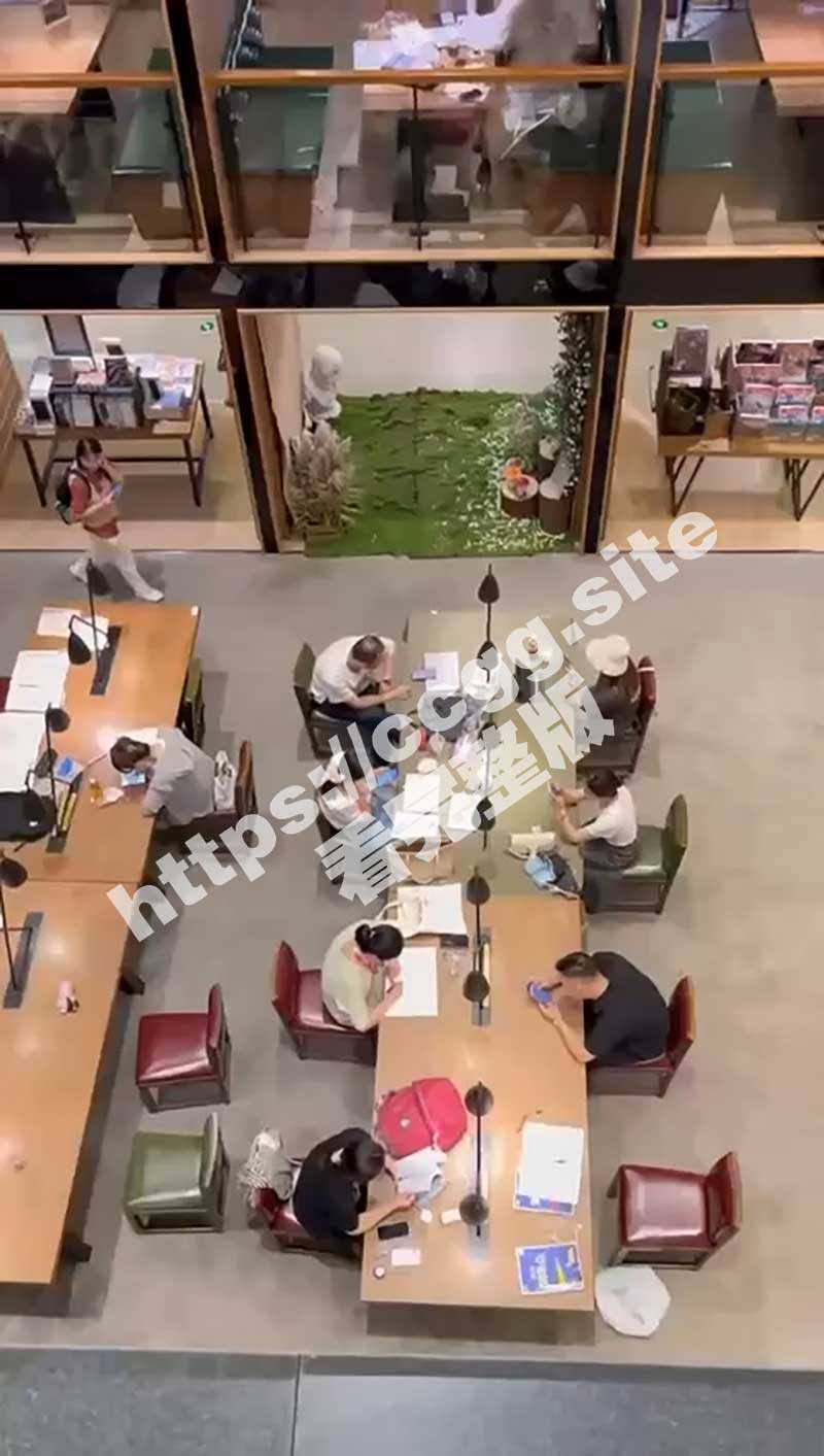 【全网热求】新华书店瓜！新华书店内小情侣偷摸啪啪被偷拍曝光网络 - 51吃瓜网-51吃瓜网