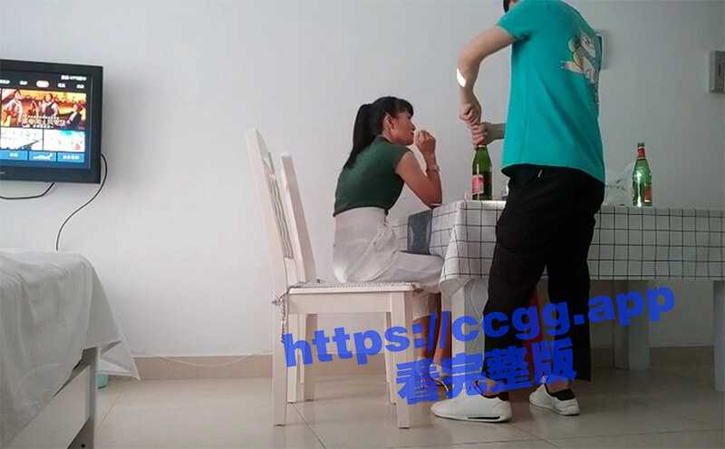 大神真实约炮素人良家少妇，带回家中一瓶啤酒就灌醉了，然后沙发调情做爱猛烈输出-51吃瓜网