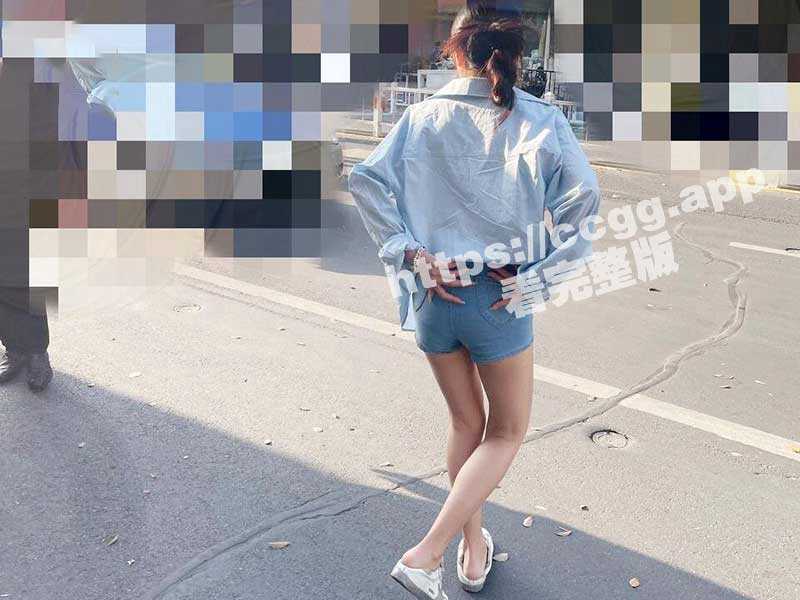 强上女房东 以记录之名把少妇房东野外按在草地抽插 观众太多转战厕所继续-51吃瓜网