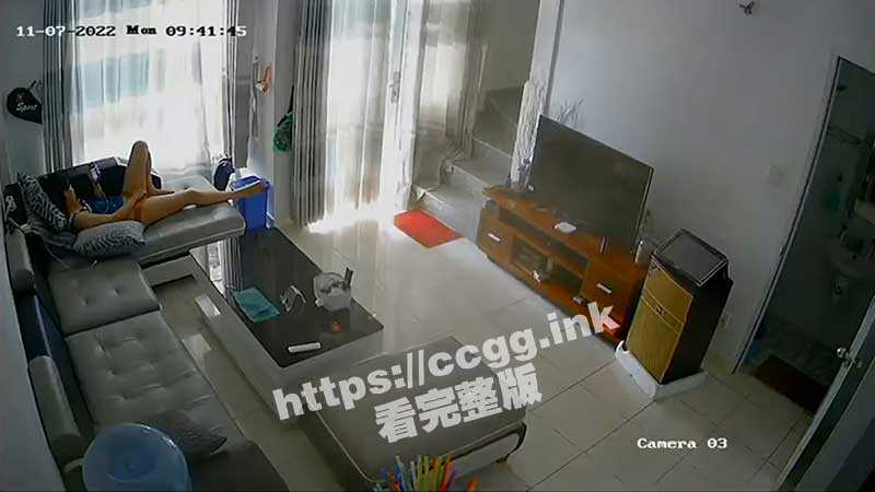 欲求不满的少妇有多可怕！客厅看电视 奇葩骚媳妇各种花样玩鸡巴 电动牙刷都用上了 只为老公鸡吧硬起来-51吃瓜网