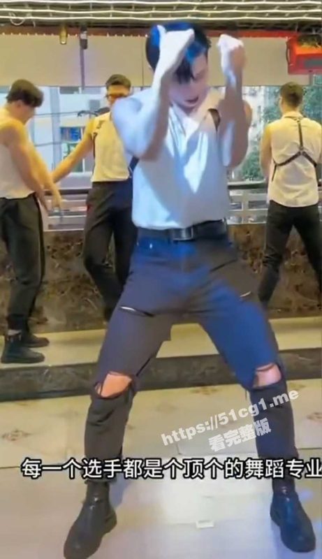 女人的快乐就是这么朴实无华！云南西双版纳现“猛男餐厅” 多名泰国猛男嘴对嘴喂食消费者 小姐姐乐开了花！-51吃瓜网