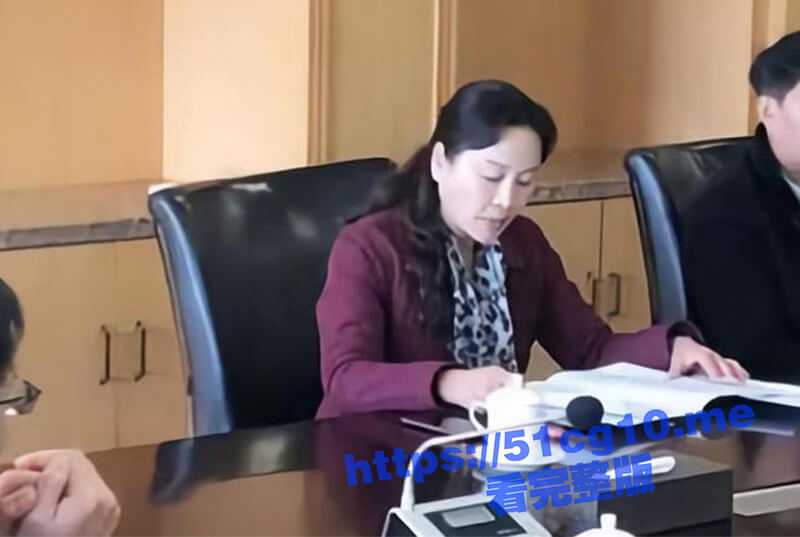 云南59岁“翘臀”美女行长 曹艳丽，搞权色交易，坐上“升职器” 又一美女干部被“双开”，包养60多位情人，手把手教处男大学生做爱 - 51吃瓜网-51吃瓜网