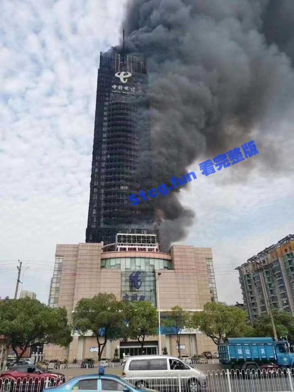 突发！！！长沙电信大厦着火 消防队员请注意自身安全🙏-51吃瓜网