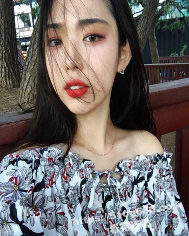韩国首尔大学大一长发电眼美女和富二代男友激情啪啪 分手后被渣男曝光 真实露脸 附带生活日常视频-51吃瓜网
