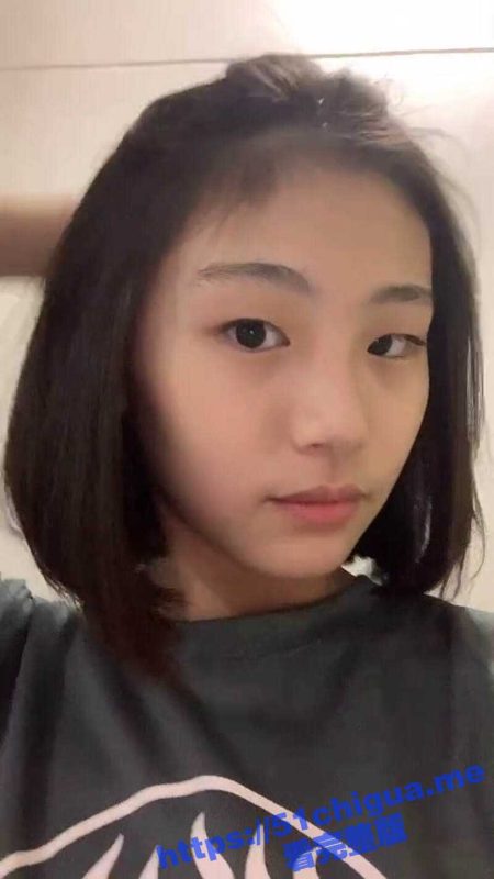 西安软件职业技术学院反差学妹  胡妍歌 给男友发自拍视频 裸聊摸胸自慰！-51吃瓜网