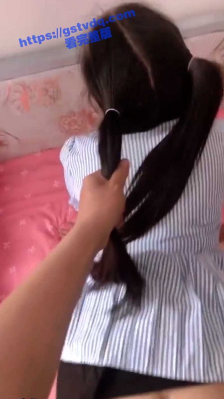 百度云泄密 扎着双马尾可爱的女大学生和男友之间的私密 分手后被渣男曝光 身穿开档黑丝  给男友口爆-51吃瓜网
