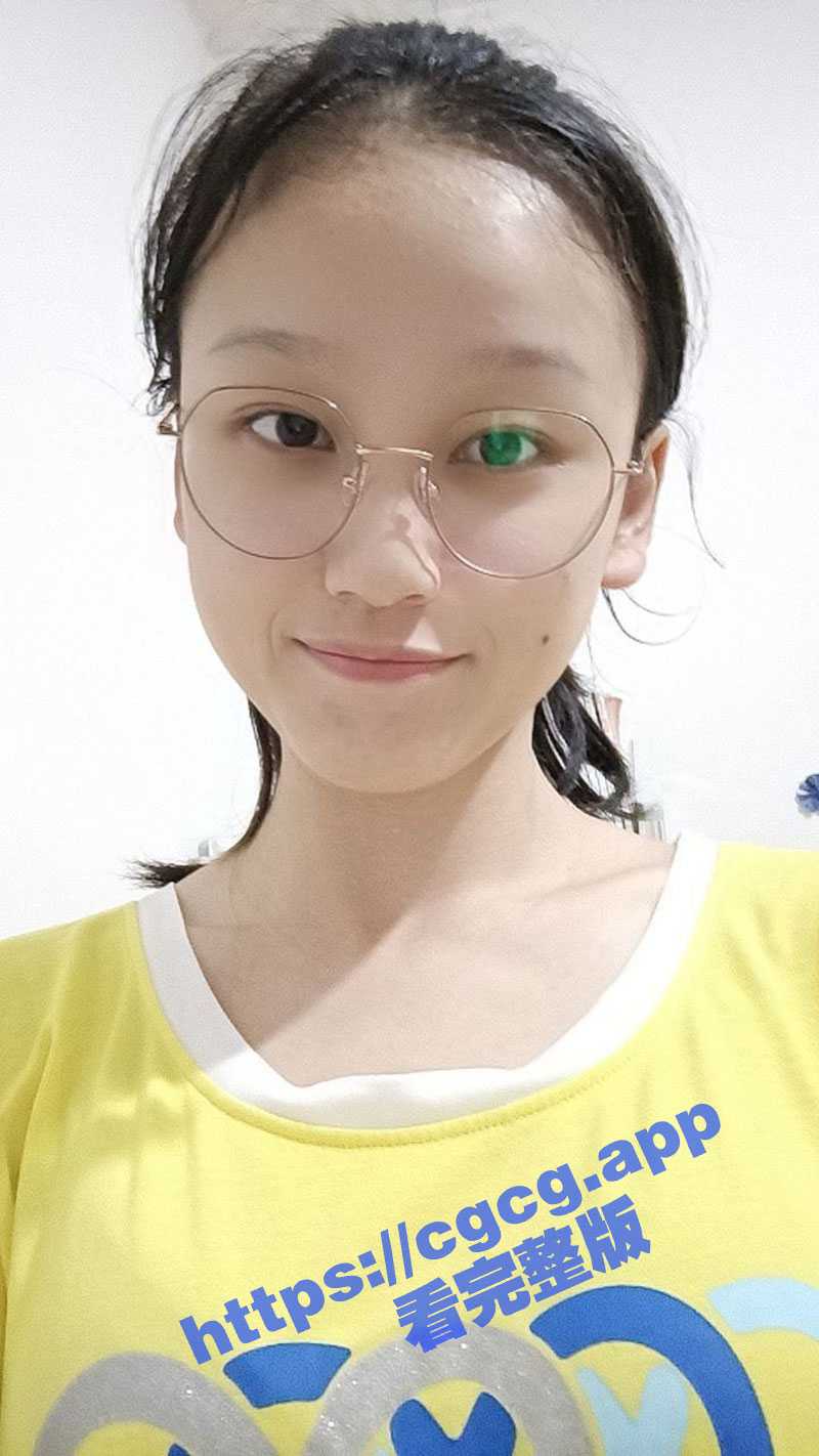 湖南带金丝眼镜的反差小母狗 周艳妮 被短小精悍的鸡儿射了满脸 反差婊就该被颜射 满脸米糊的样子真带劲 - 51吃瓜网-51吃瓜网