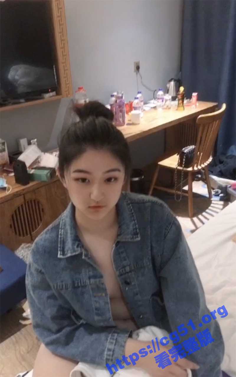 偷情就是刺激 酒店约操有点婴儿肥有男友的美女同事 完美露脸最后颜射 射了她一脸 - 51吃瓜网-51吃瓜网