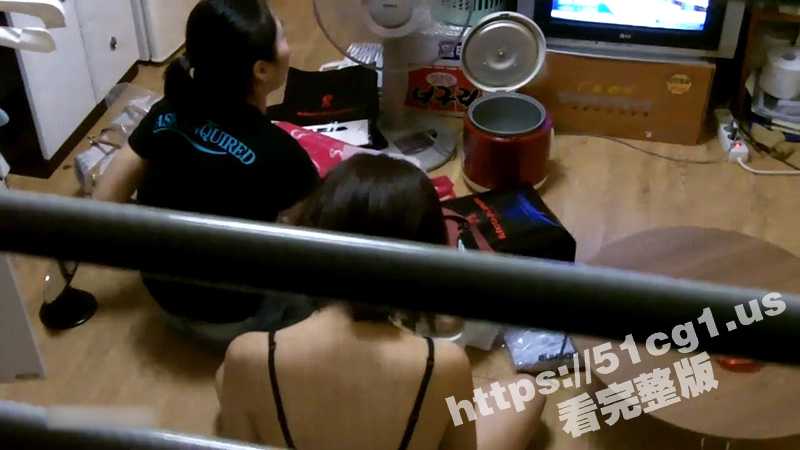 猎奇稀缺 ️大开眼界民间暗拍 窗外偷拍居家美女 被发现眼神碰撞！-51吃瓜网
