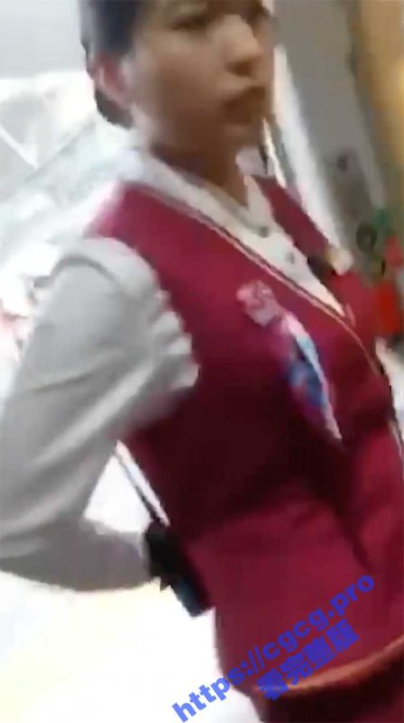 牛逼小伙偷拍尾随高铁乘务员身后 撸鸡秒射高铁车乘务员制服上 快枪手一个啊-51吃瓜网