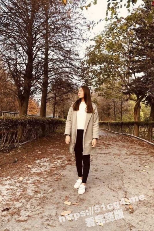 女同学私下竟然如此淫荡 偷拍换衣服 在度假村厕所公然给炮友口交被内射 绝对的反差！-51吃瓜网