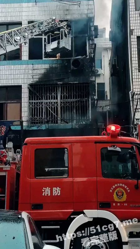 12月4日凌晨 温州 龙港民房突发火灾 现场火光冲天 火灾致2人死亡-51吃瓜网