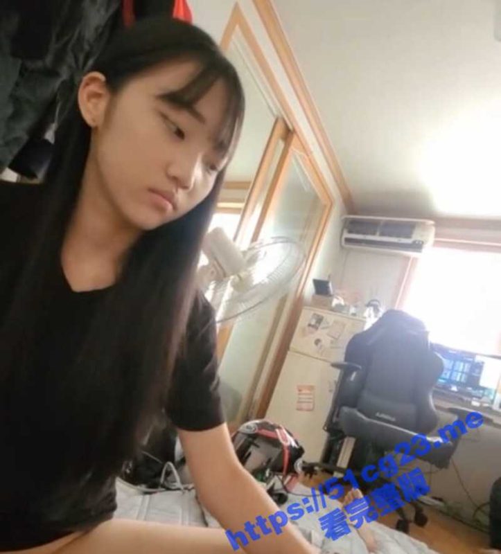 韩国 女高中生疫情期间上门用手脚口服侍大叔赚钱 不雅自拍泄漏事件-51吃瓜网