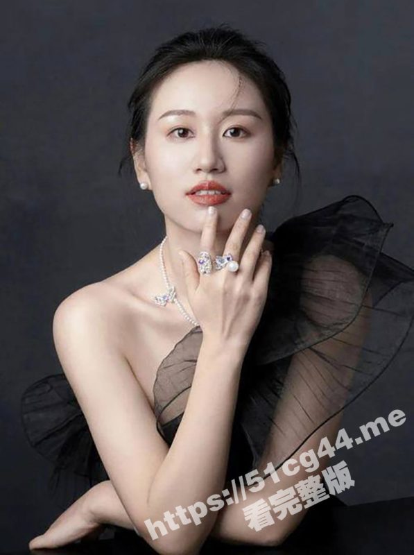 江苏常州乔伊珠宝工作室徐韵琰 打着女拳的名义卖首饰珠宝 背地里却是个爱露出的骚货-51吃瓜网