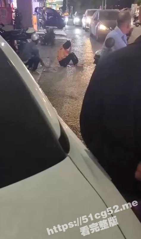 河池都安一男子因老婆出轨提刀当街砍死情夫 又是一个玩人妻被杀掉的 真是可怜又可恨呐-51吃瓜网