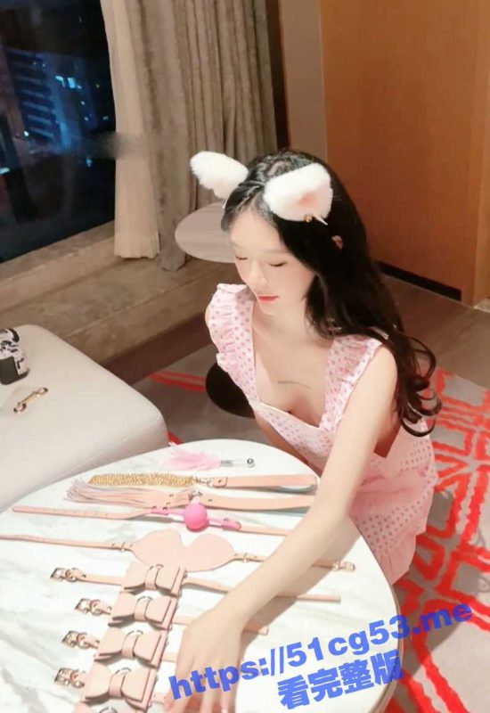 秀人网颜值巅峰模特网红 谢小蒽 大尺度调教私拍视频流出 粉红女仆装狗链魅惑！-51吃瓜网