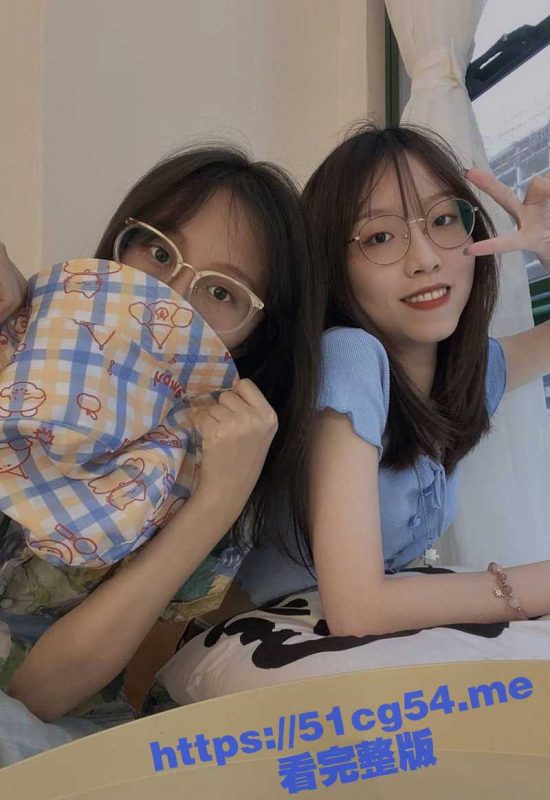 花费两周时间约会 吃饭看电影只花500元就拿下反差眼镜妹 到酒店就迫不及待跪舔肉棒了！-51吃瓜网