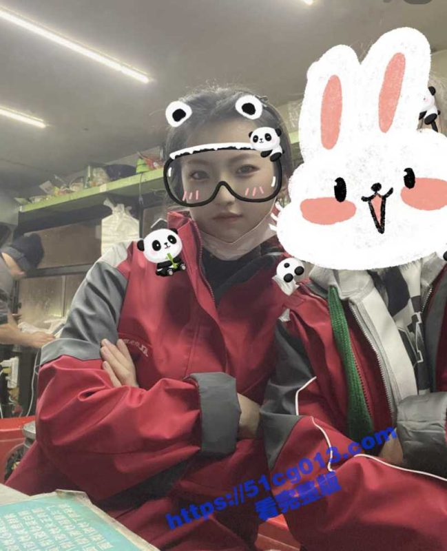 重庆荣昌刚毕业的大学生张兰 性欲极强 天天用牙刷自慰 背着男友在陌陌上约炮！-51吃瓜网