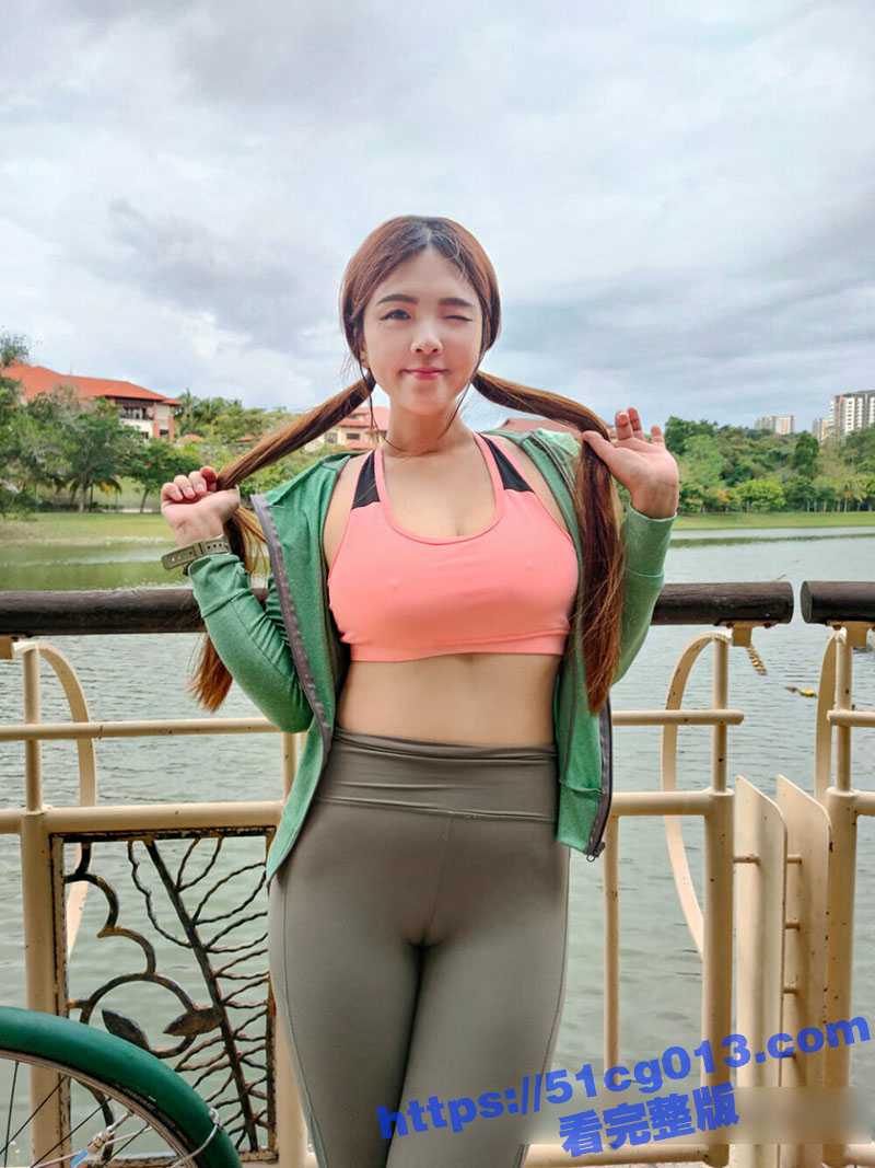 马来西亚网红 MierYap 高颜值巨乳可爱妹子 紧身衣露奶写真 骚舞诱惑遭咸猪手 白嫩大奶被捏变形 - 51吃瓜网-51吃瓜网