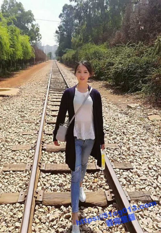 昆明的汽车销售 冰冰 背着老公长期与同事 客户保持炮友关系 号称连保安都不放过的骚逼母狗!-51吃瓜网