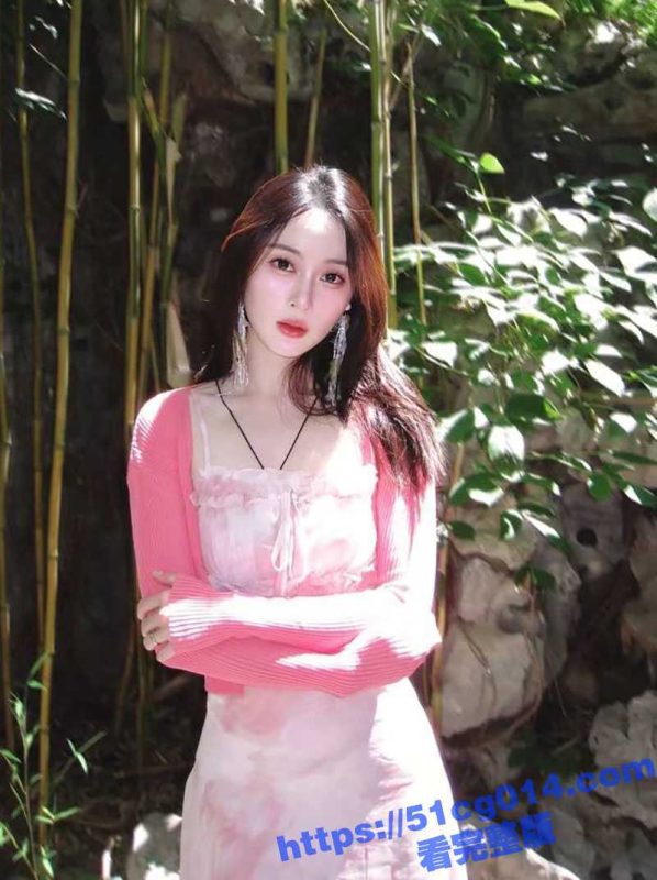 福建师范大学 校花级女神张乐妍 大奶长腿的极品女神 私底下是淫荡反差婊 有钱就可以随意玩弄-51吃瓜网