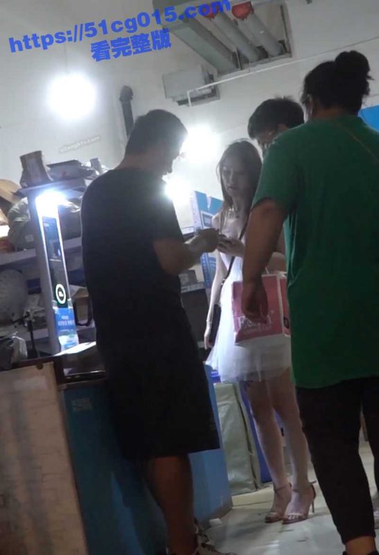 极品嫩妹为完成主人的任务 来着大姨妈也要无内穿着JK短裙加开档黑丝逛商场！被抄底大神疯狂偷拍！-51吃瓜网