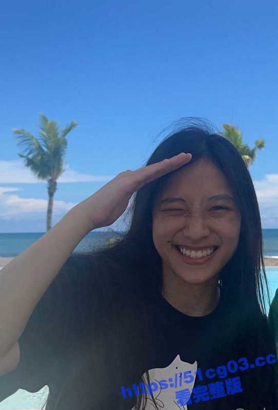 极品身材的眼镜反差婊 和男友的大尺度性爱私拍流出！看似清纯良家 实则早已被男友调教成骚母狗！-51吃瓜网