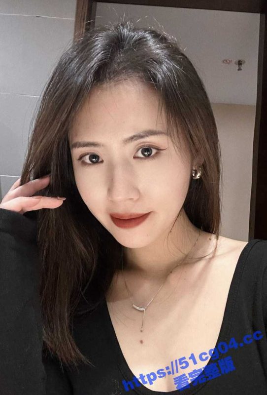 叔嫂乱伦 哥哥在客厅看电视 厕所里把黑丝美腿嫂子按在马桶上后入爆操 看着就很刺激啊-51吃瓜网